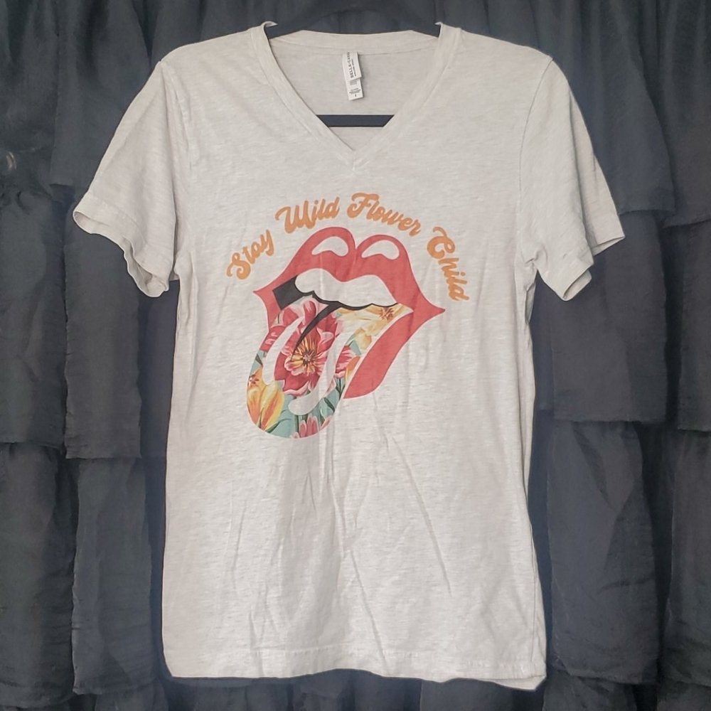 V neck graphic T